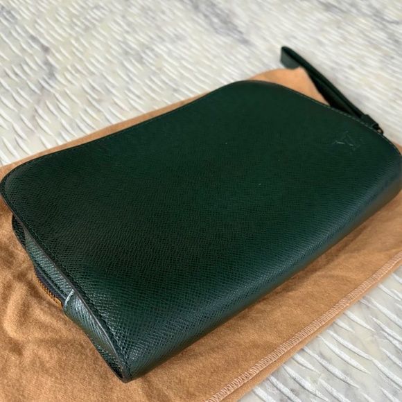 Authentic Louis Vuitton Taiga Pochette Baikal - Picture 3 of 12